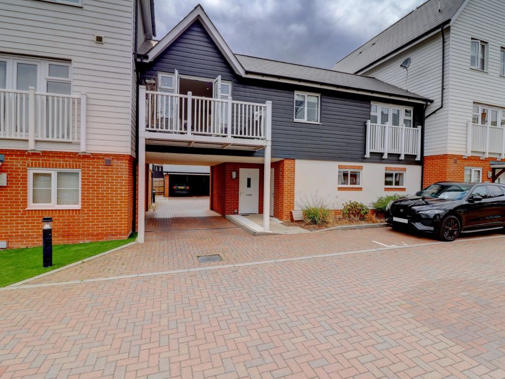 2 bed detached house for sale in Greenwich Drive, High HP11 Zoopla