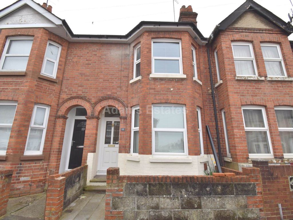 3 bed terraced house to rent in Gloucester Road, Reading RG30, £1,700