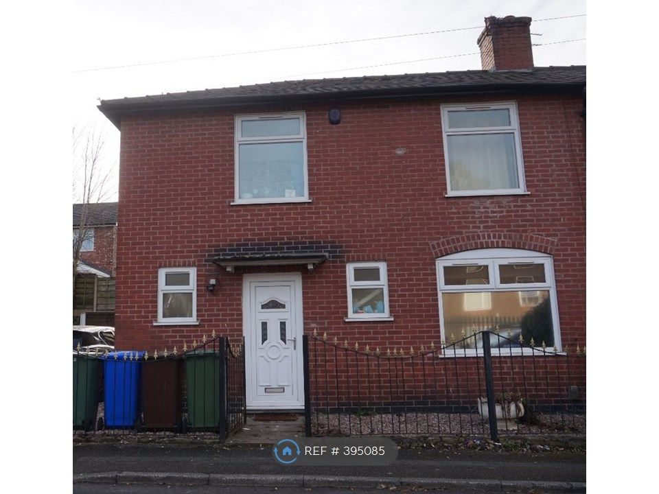 3 bed semidetached house to rent in Duke Street, Radcliffe, Manchester