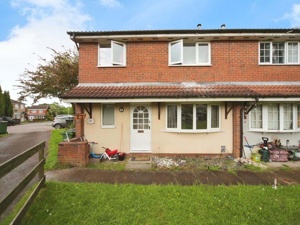 2 bed property for sale in Rochford Drive, Luton LU2, £240,000 Zoopla