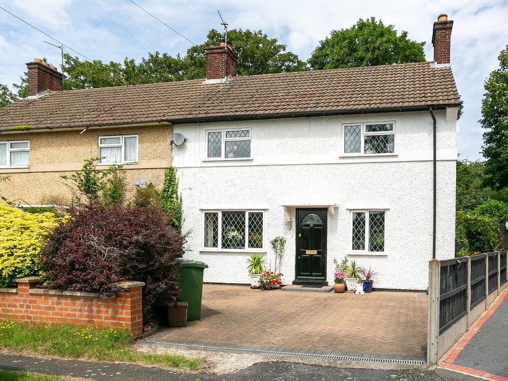 3 bed semidetached house for sale in Woodside, Watford, Hertfordshire