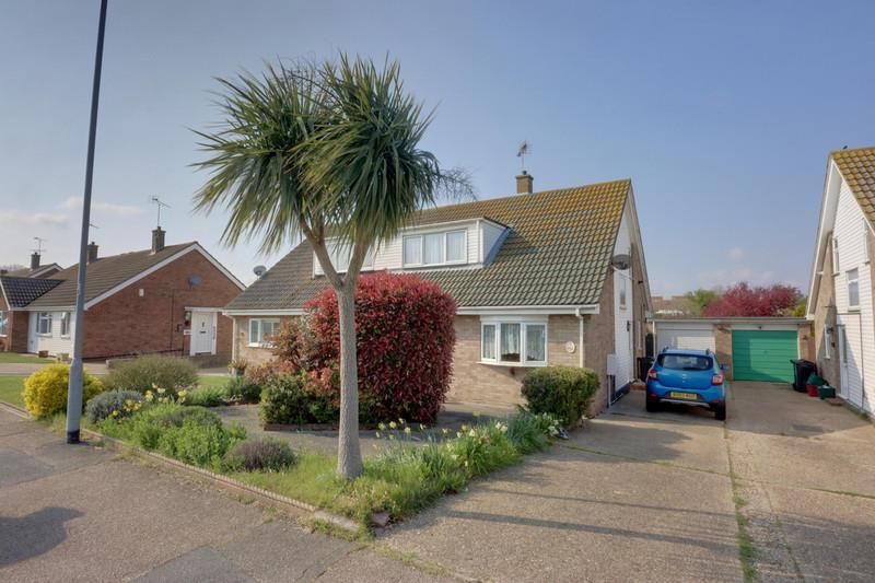 3 bed semidetached house for sale in Rochford Way, Walton On The Naze