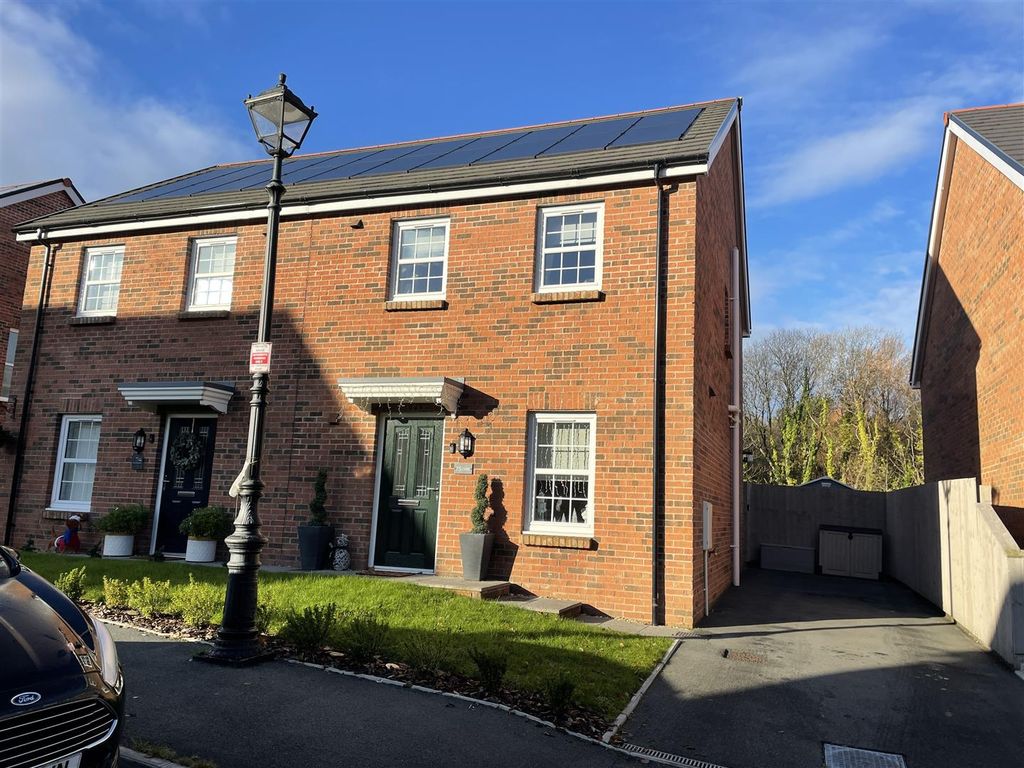 3 bed semidetached house for sale in Mansion Gardens, Penllergaer