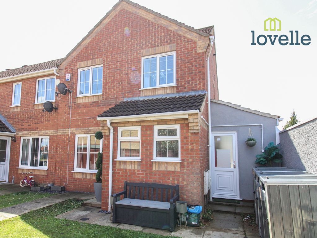 3 bed end terrace house for sale in Hardys Court, Grimsby DN32, £