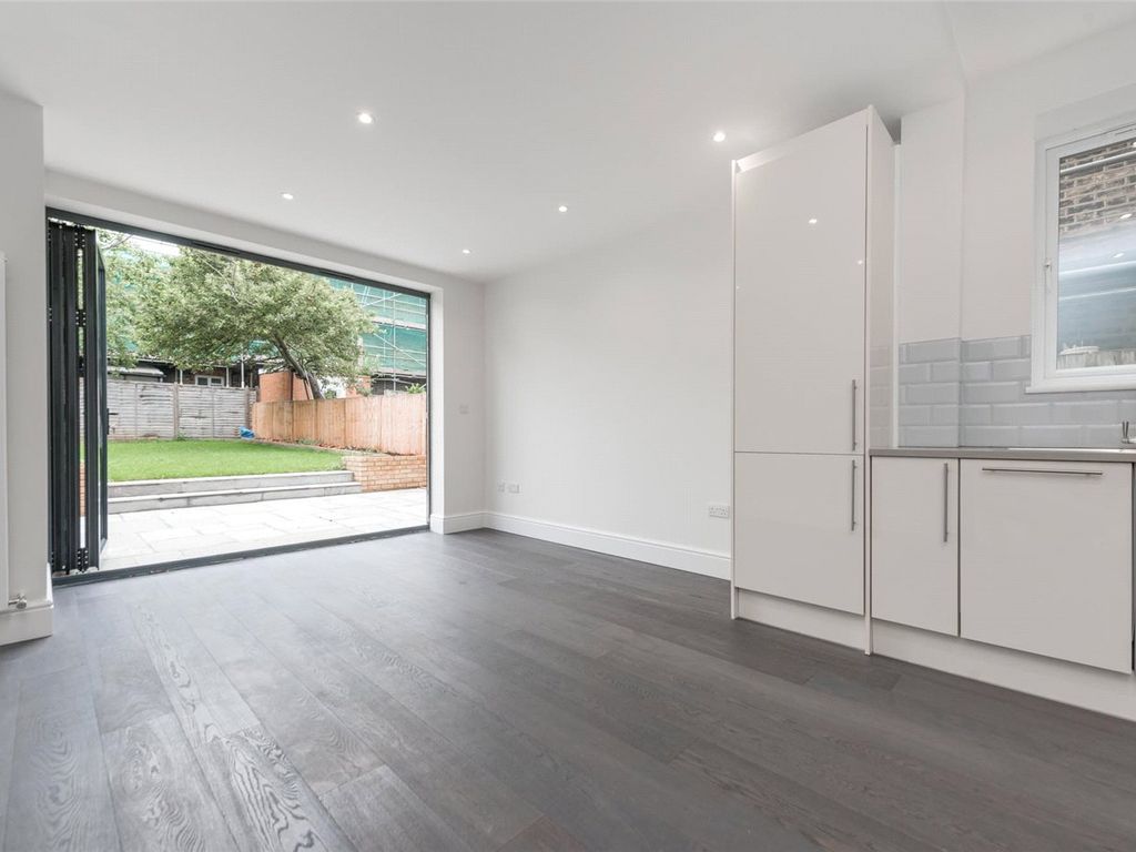 3 bed flat to rent in Wrentham Avenue, London NW10 Zoopla