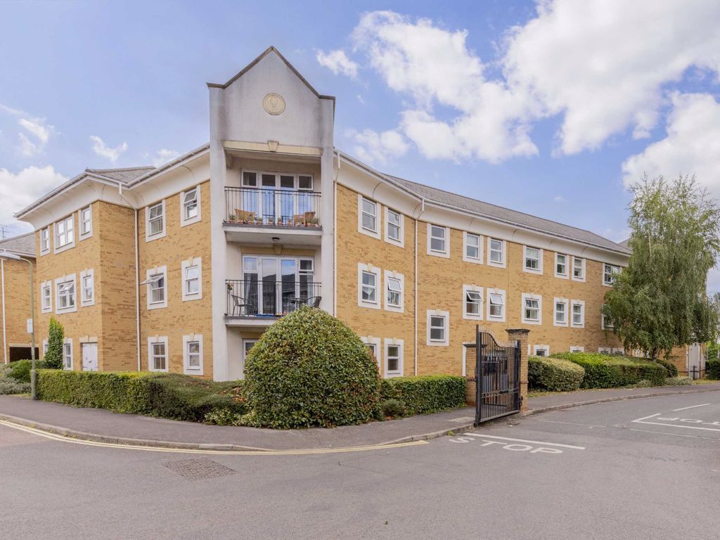 2 bed flat for sale in International Way, SunburyOnThames TW16 Zoopla