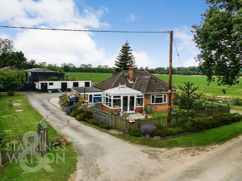 2 bed detached bungalow for sale in Lingwood Lane, North Burlingham