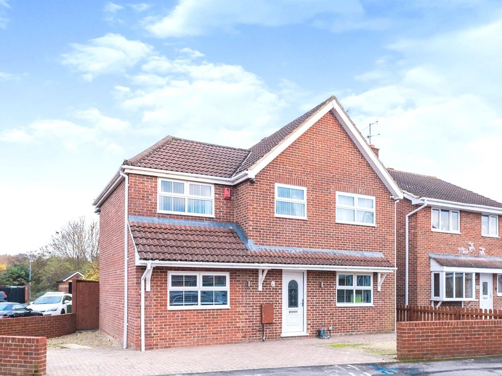 4 bed detached house for sale in Primrose Close, Swindon SN25 Zoopla