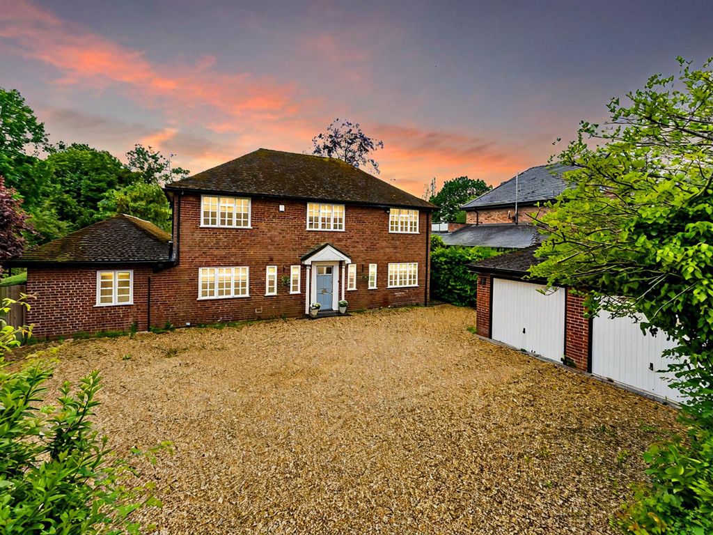 4 bed detached house for sale in Blenheim Close, Bowdon WA14, £