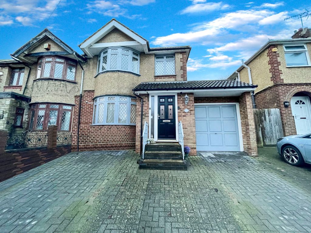 3 bed semidetached house for sale in Walcot Avenue, Luton, Bedfordshire LU2, £340,000 Zoopla