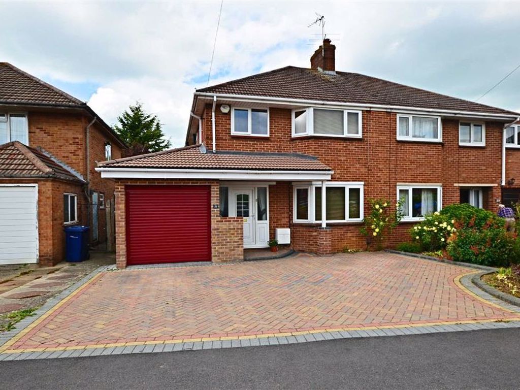 3 bed semidetached house to rent in Morley Avenue, Churchdown