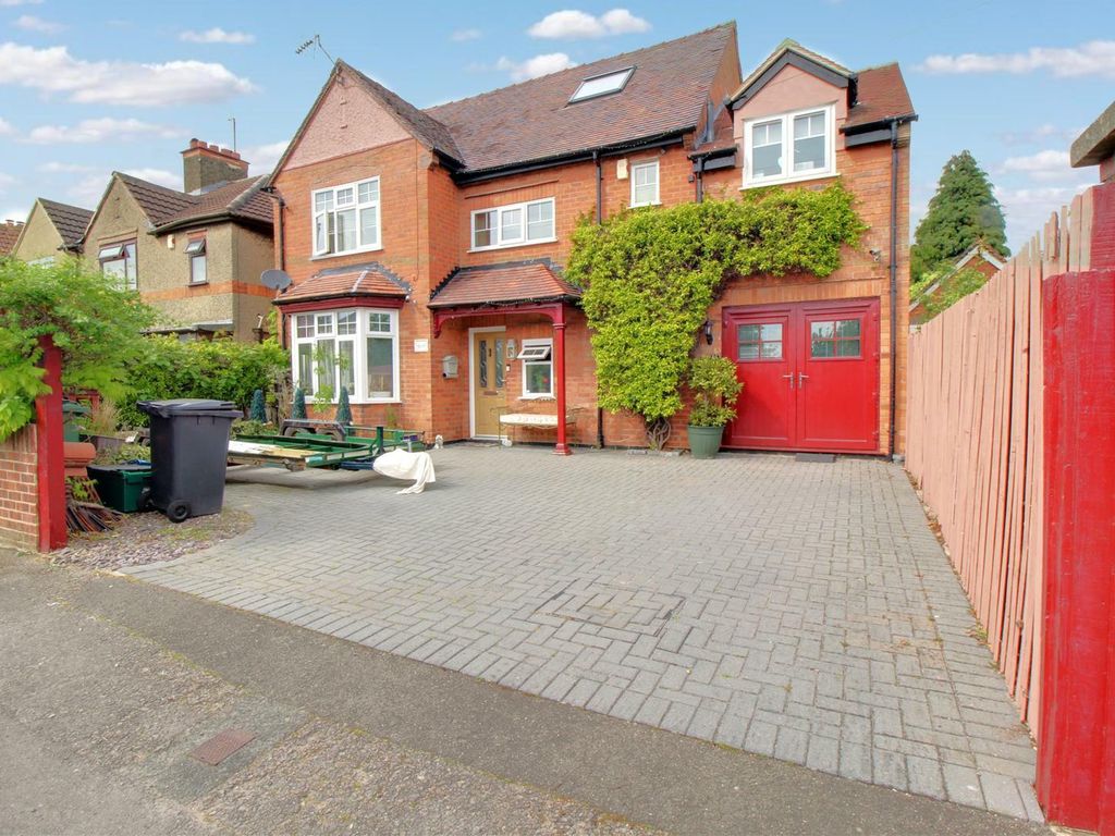 4 bed detached house for sale in Churchill Road, Linden, Gloucester GL1, £489,999 Zoopla