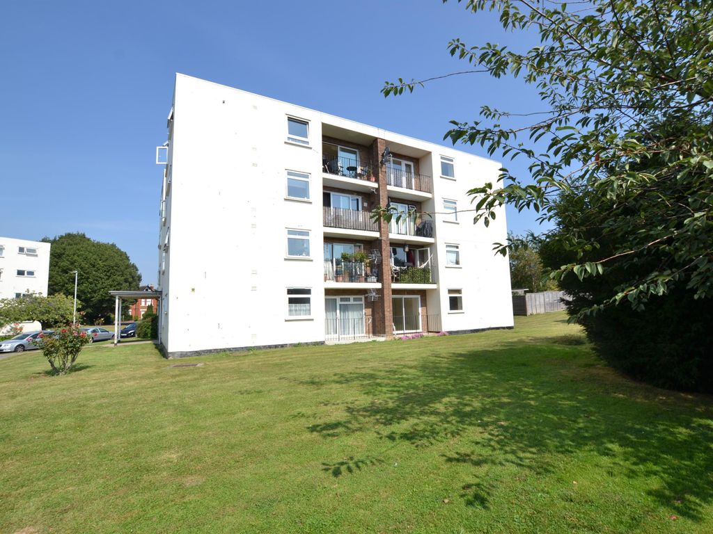 2 bed flat for sale in Belworth Court, Hatherley Road, Cheltenham GL51
