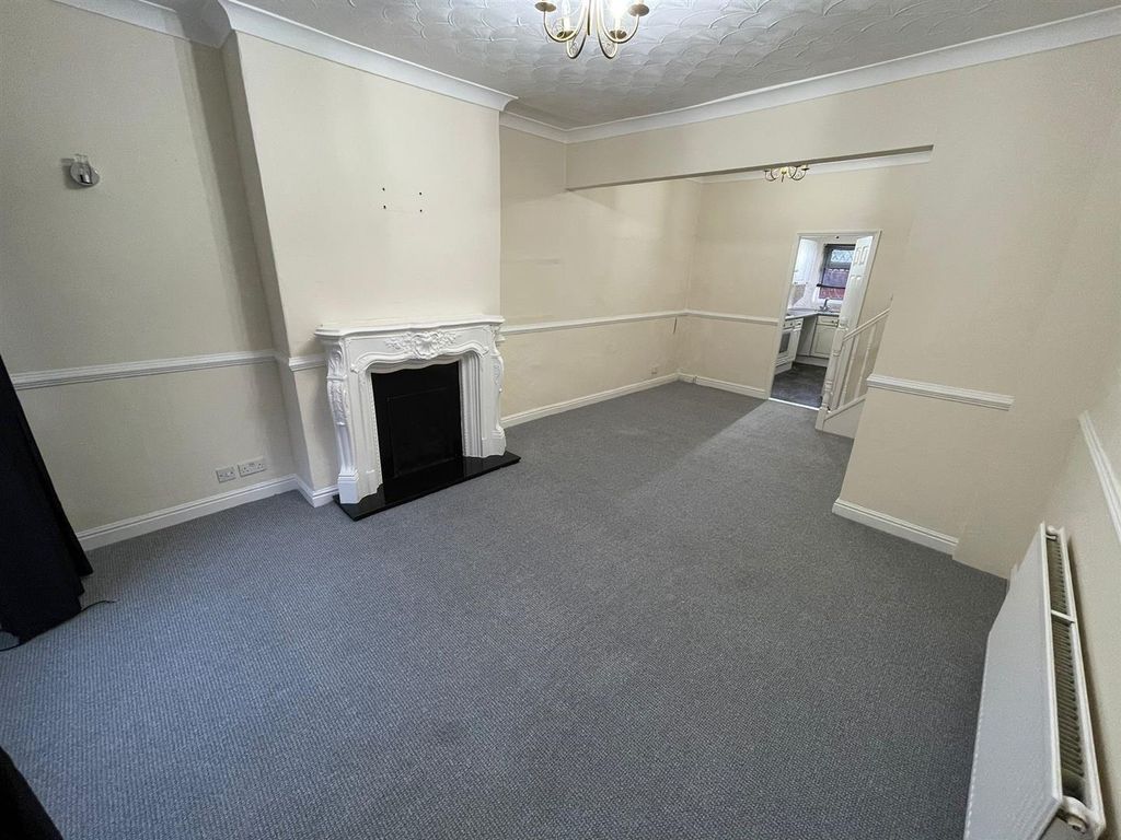 2 bed end terrace house for sale in Marlborough Avenue, Hampshire St