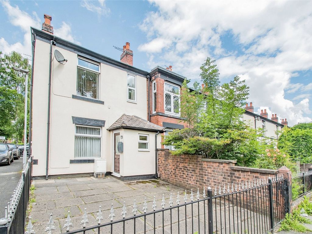 3 bed end terrace house for sale in Rochdale Road, Bury, Greater