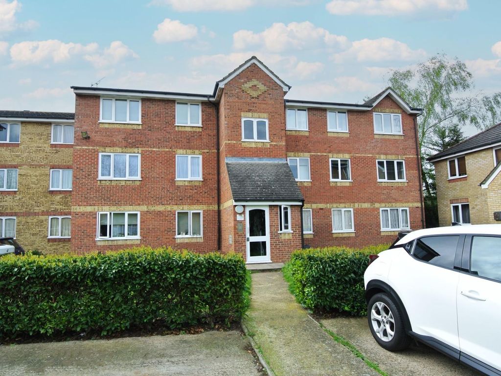 1 bed flat for sale in Redford Close, Feltham TW13, £215,000 Zoopla