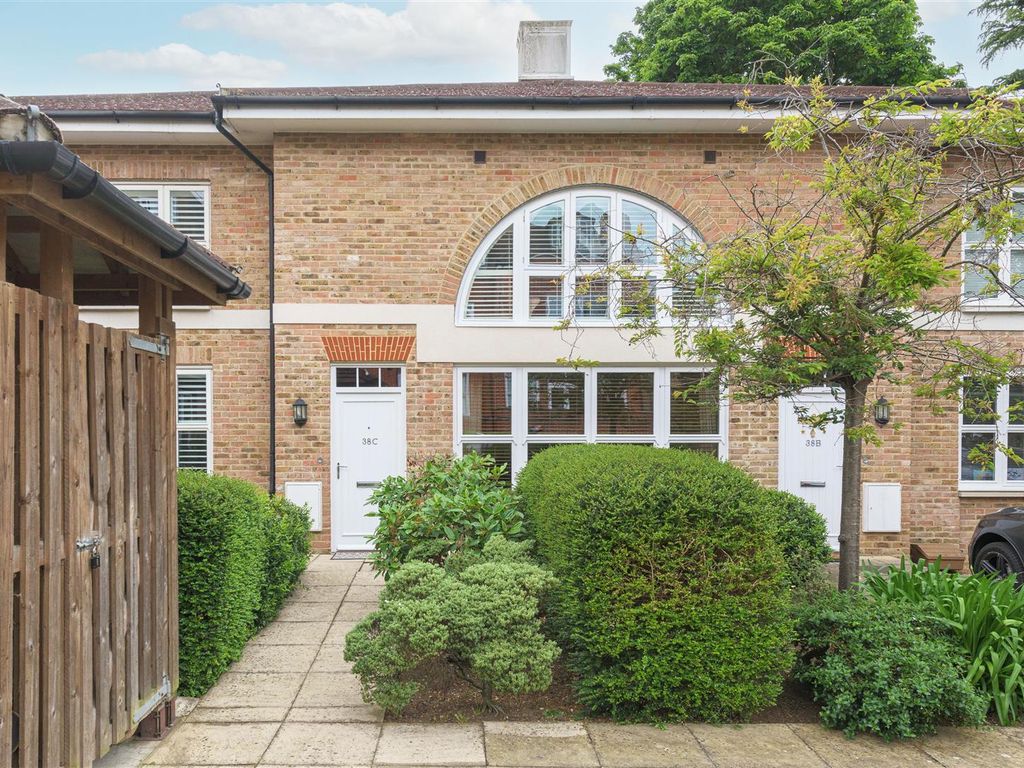 3 bed terraced house to rent in Putney Hill, London SW15, £4,000 pcm