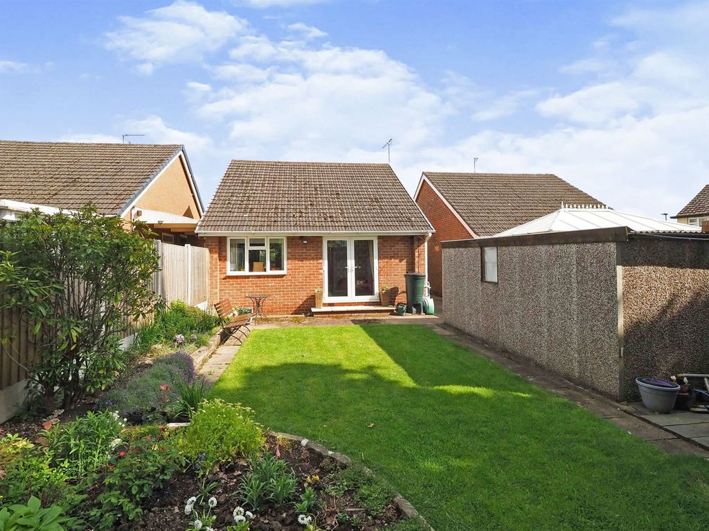 2 bed detached bungalow for sale in Carisbrooke Gardens, Littleover
