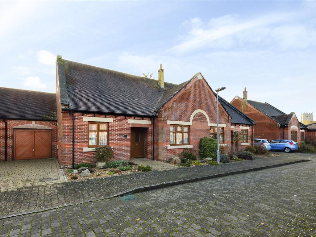 Henman Close, Devizes SN10  