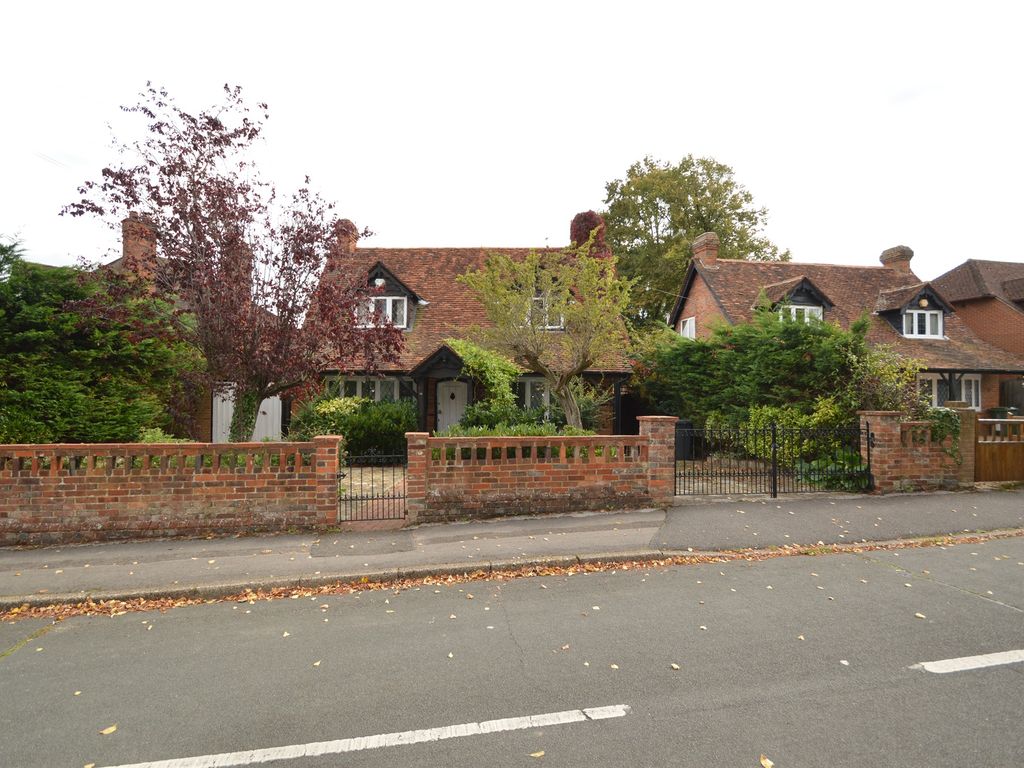 3 bed detached house for sale in Bridle Road, Maidenhead SL6, £750,000