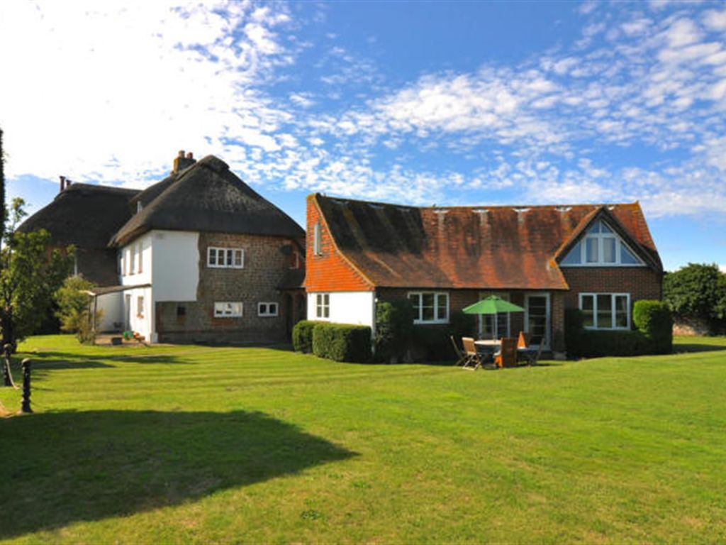 5 bed semidetached house to rent in 3 East Wing, Neals Farm House