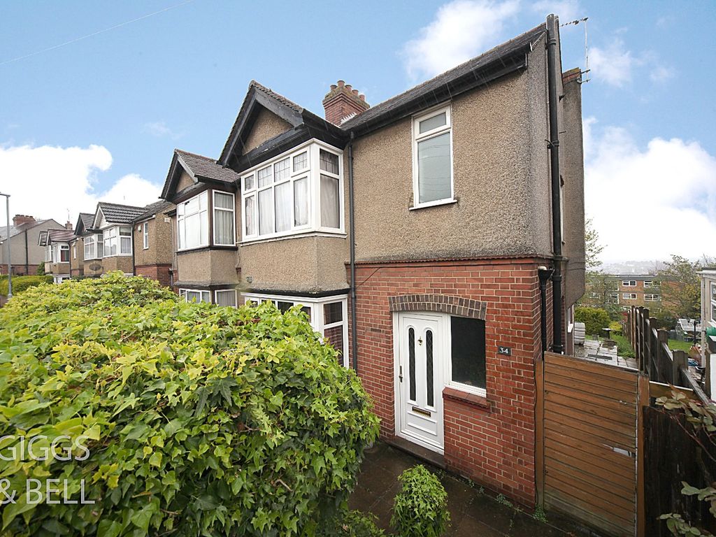 3 bed semidetached house for sale in Rutland Crescent, Luton