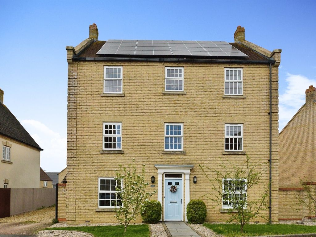 6 bed town house for sale in Sheridan Grove, Oxley Park, Milton Keynes