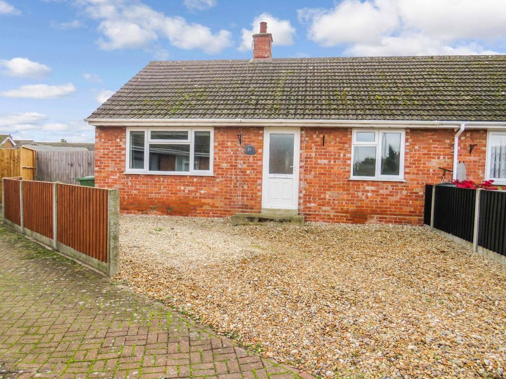 2 bed semidetached bungalow for sale in Addison Close, Feltwell
