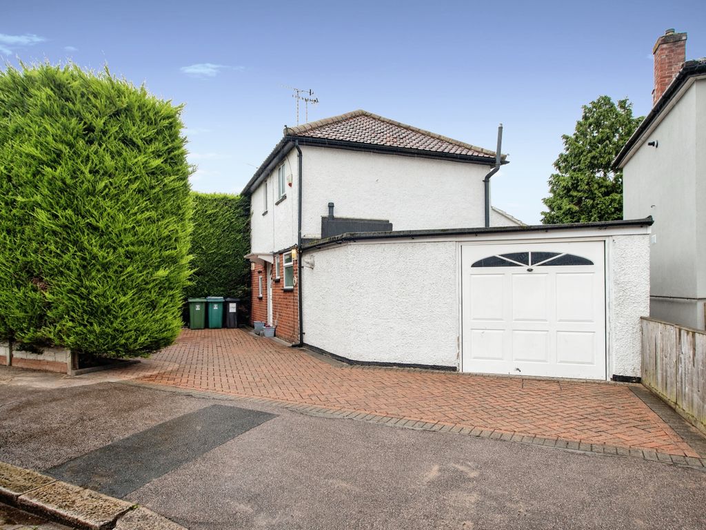 3 bed semidetached house for sale in Crossmead, Watford WD19, £550,000