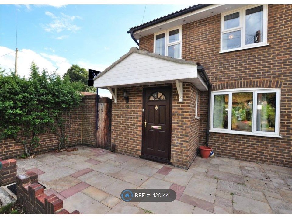 3 bed semidetached house to rent in Eton Court, StainesUponThames