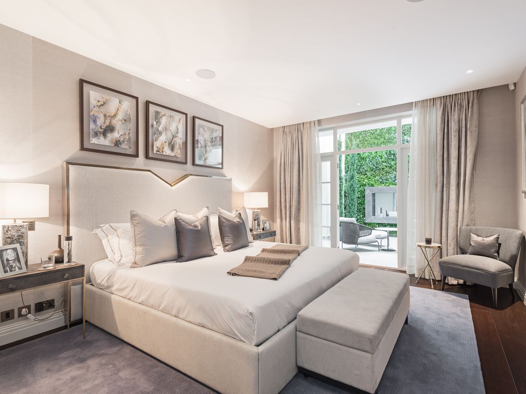 20 Eaton Pl, London, Belgravia SW1X