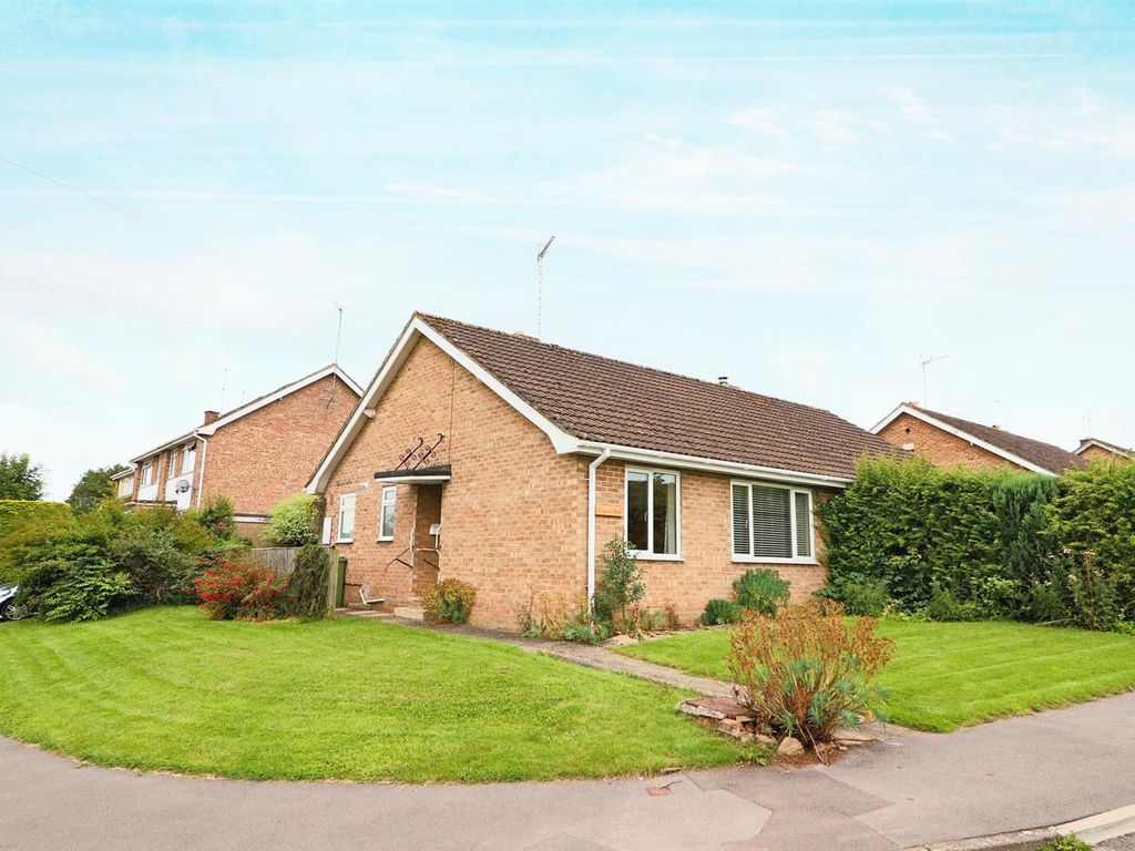 2 bed semidetached bungalow for sale in Gervase Road,
