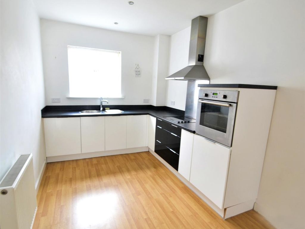2 bed flat to rent in Ings Lane, Skellow, Doncaster DN6, £575 pcm Zoopla