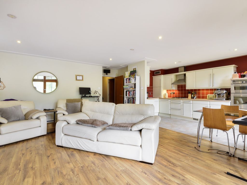 Lower Square, Isleworth TW7  