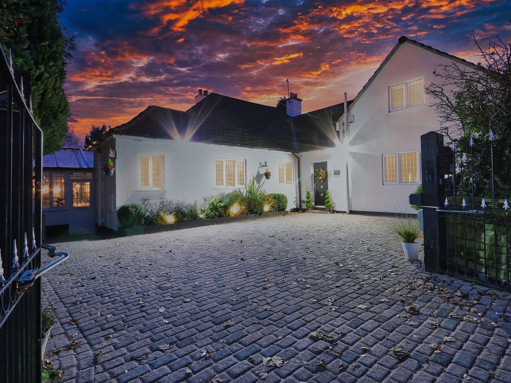 6 bed detached house for sale in Wirral Way, Longedge Lane, Wingerworth