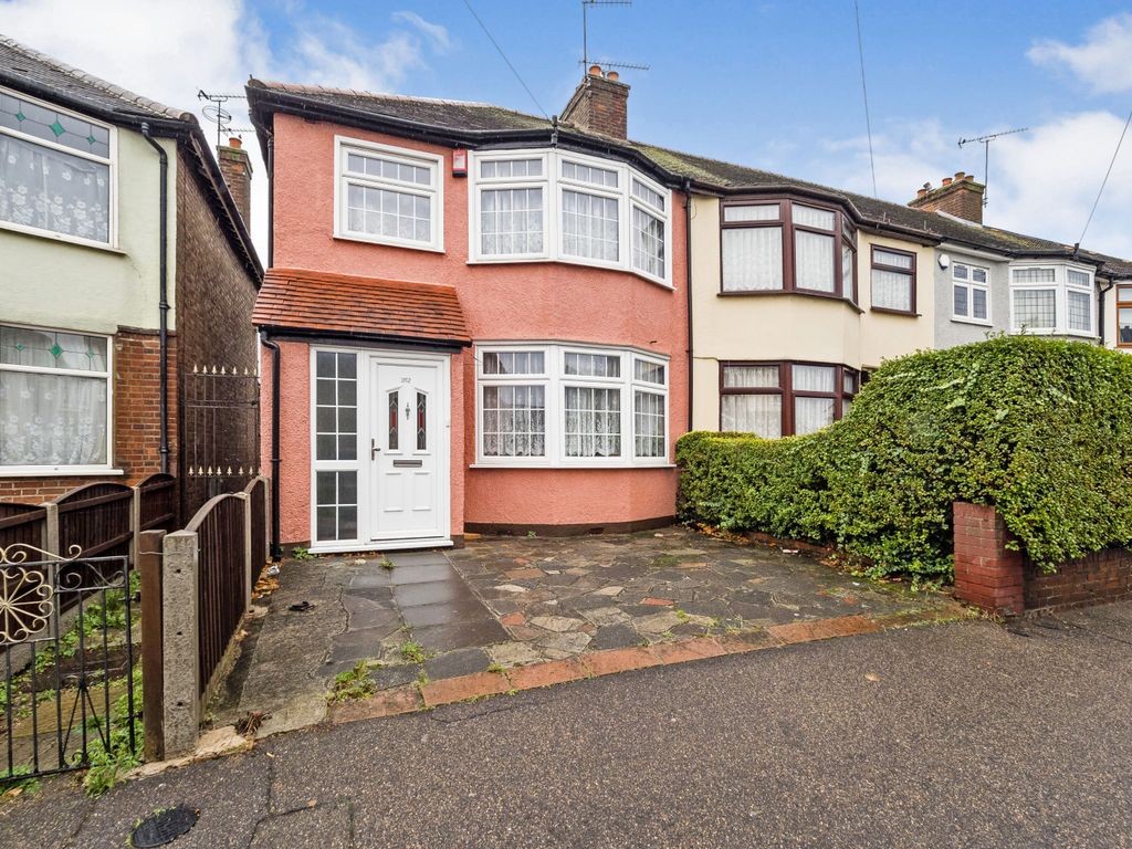 3 bed end terrace house for sale in Brentwood Road, Romford RM2 Zoopla