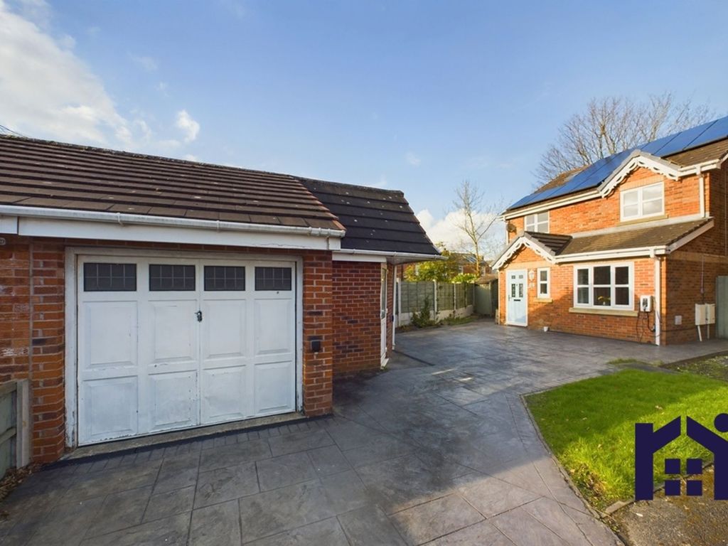 5 bed detached house for sale in Chancery Close, Coppull PR7, £395,000