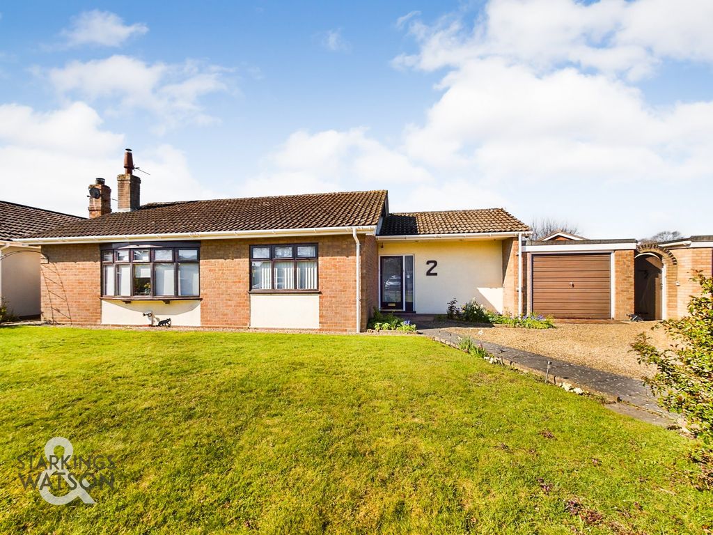 3 bed detached bungalow for sale in Christine Avenue, Lingwood, Norwich