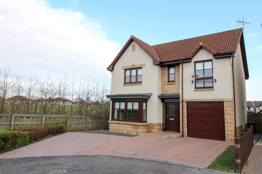 4 bed detached house to rent in Cauldhame Street, Carron FK2, £1,550