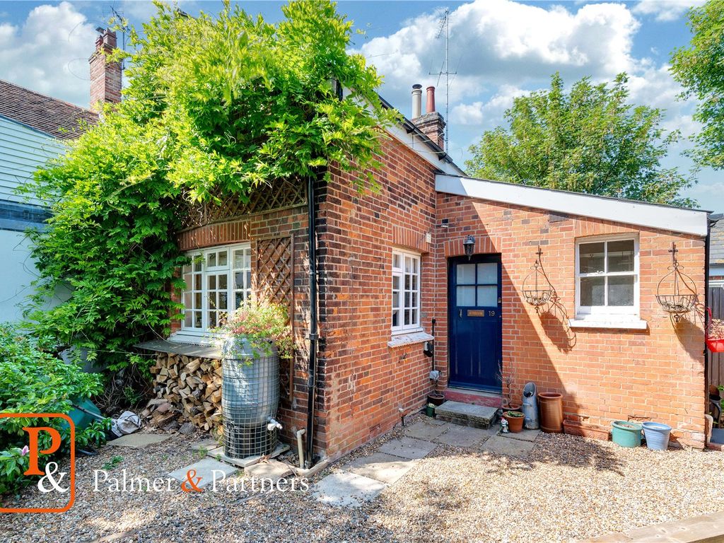 3 bed semidetached house for sale in St Johns Green, Colchester, Essex