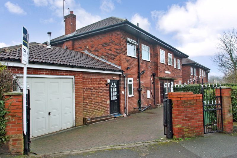 4 bed semidetached house for sale in Chequerfield Road, Pontefract WF8