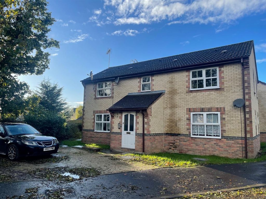 1 bed flat for sale in Rowe Mead, Pewsham, Chippenham SN15, £110,000