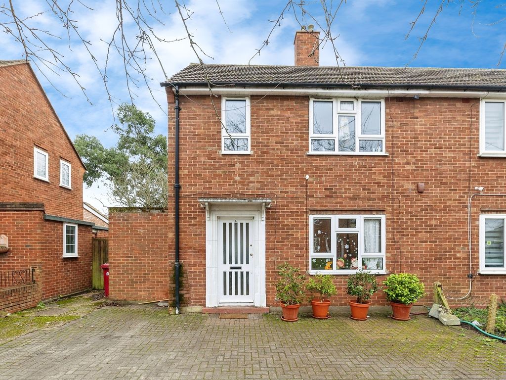 2 bed semidetached house for sale in Stewart Avenue, Stoke Poges