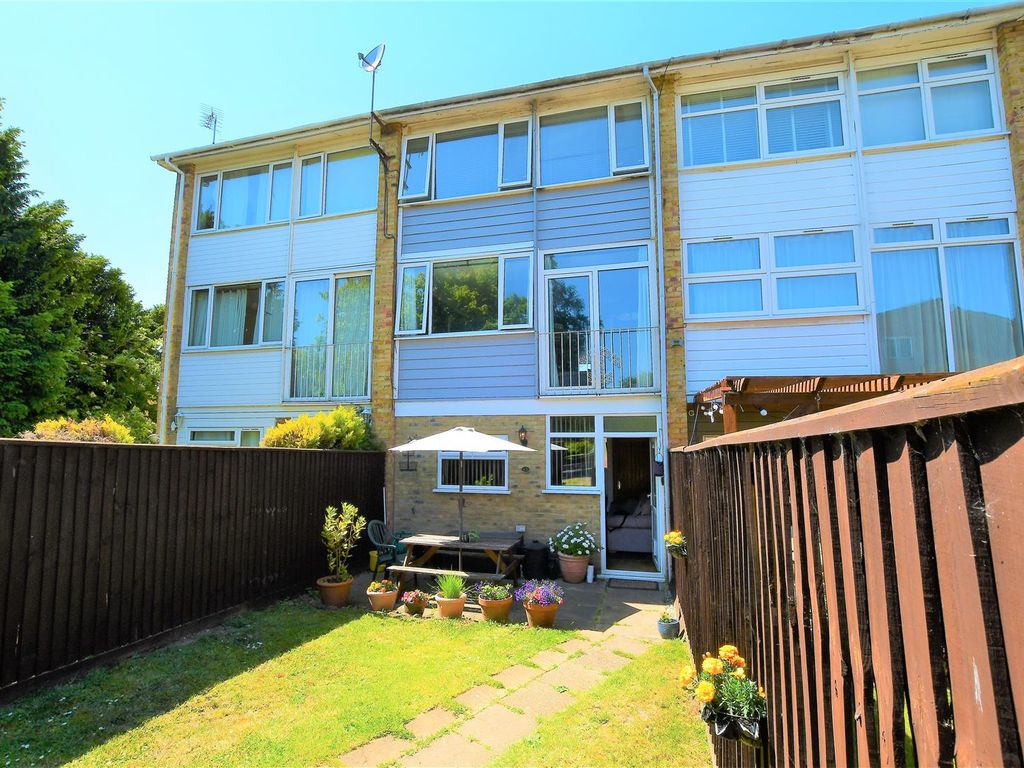 4 bed town house for sale in Spring Lane, Bottisham, Cambridge CB25