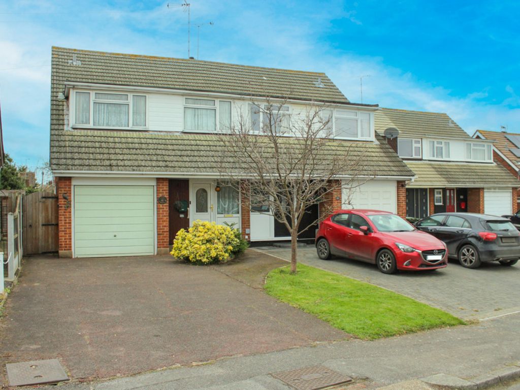 4 bed semidetached house for sale in Highcliffe Close, Wickford SS11