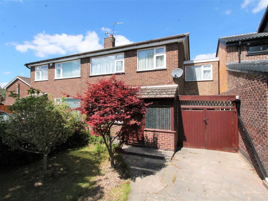 4 bed semidetached house for sale in Coombe Rise, Oadby, Leicester LE2