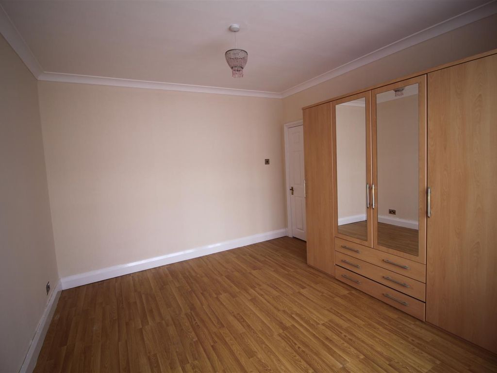 1 bed to rent in Cornwall Avenue, Southall, Middlesex UB1