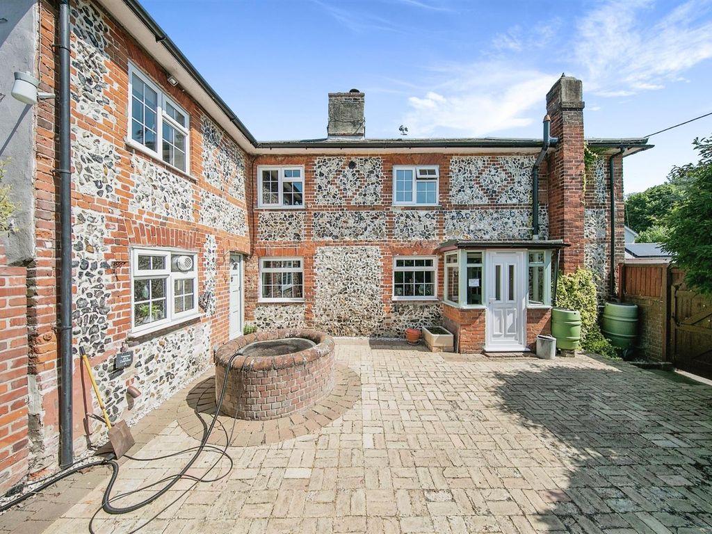 3 bed linkdetached house for sale in Poole Street, Cavendish, Sudbury