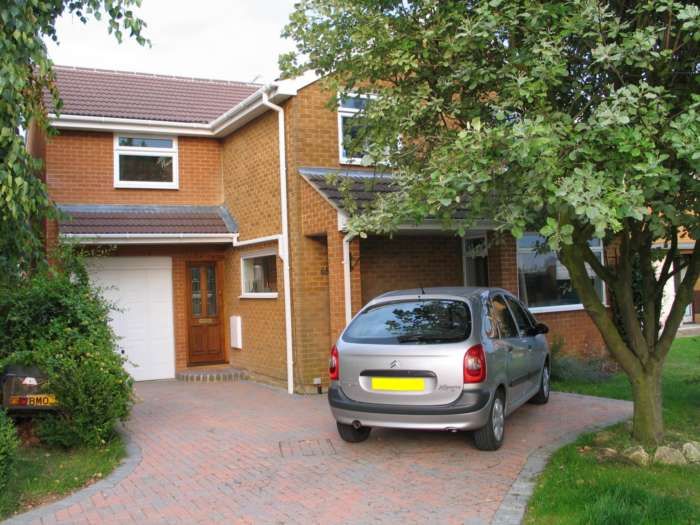 5 bed detached house to rent in Wessex Gardens, Twyford, Reading RG10