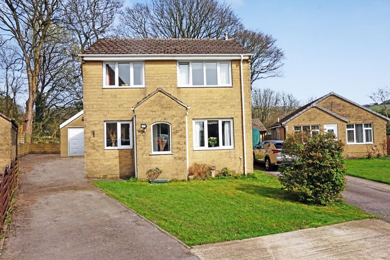 4 bed detached house for sale in Laurel Bank Close, Holmfield, Halifax